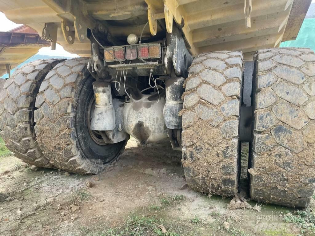 Komatsu HD 605-7 Dumper - Starr