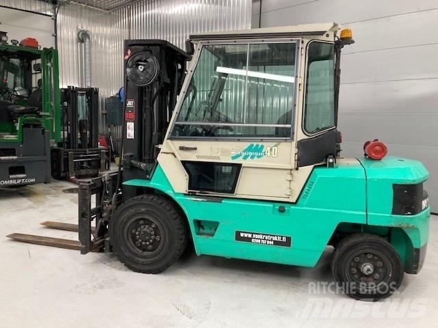 Mitsubishi FD40 Diesel Stapler