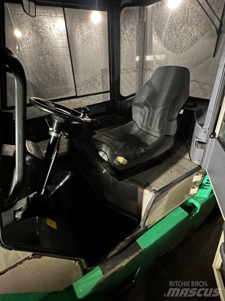 Mitsubishi FD40 Diesel Stapler