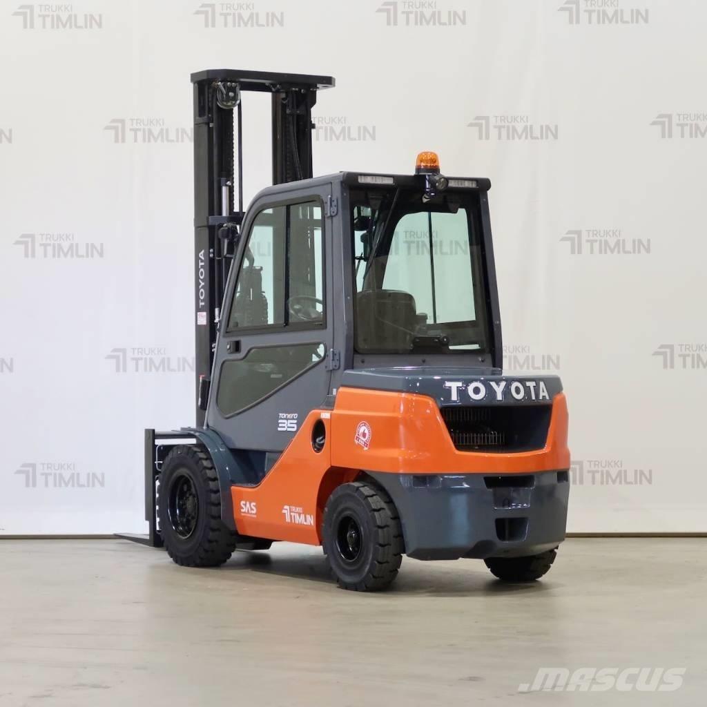Toyota 52-8FDJF35 Diesel Stapler
