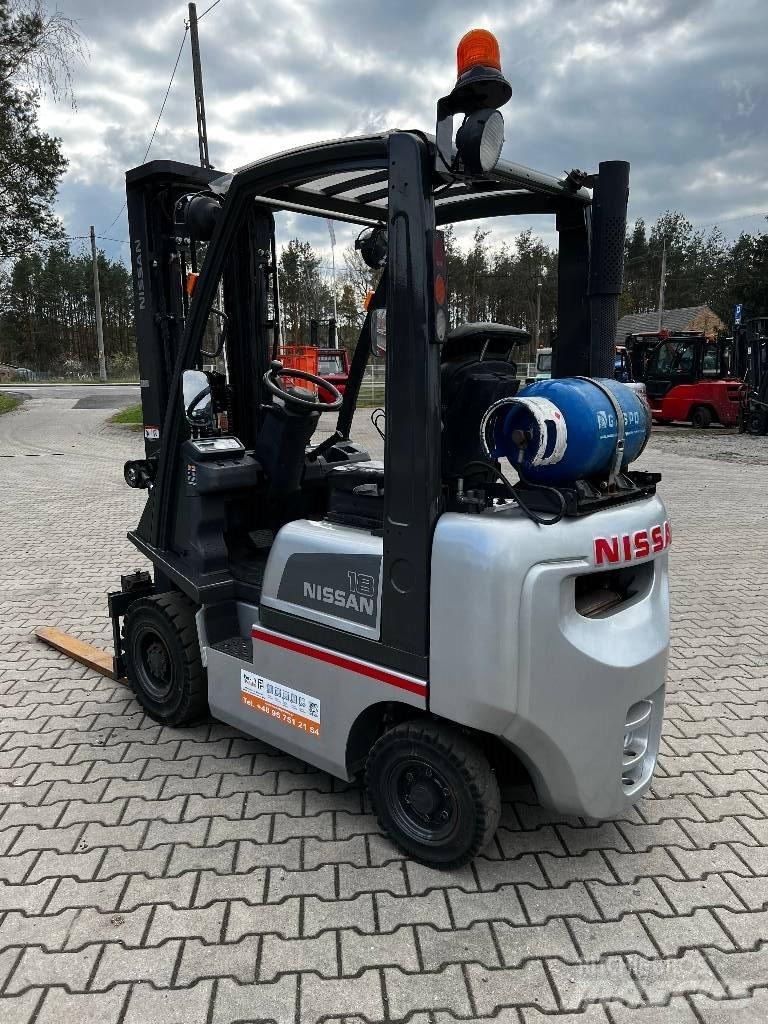 Nissan P1D1A18LQ Gas Stapler