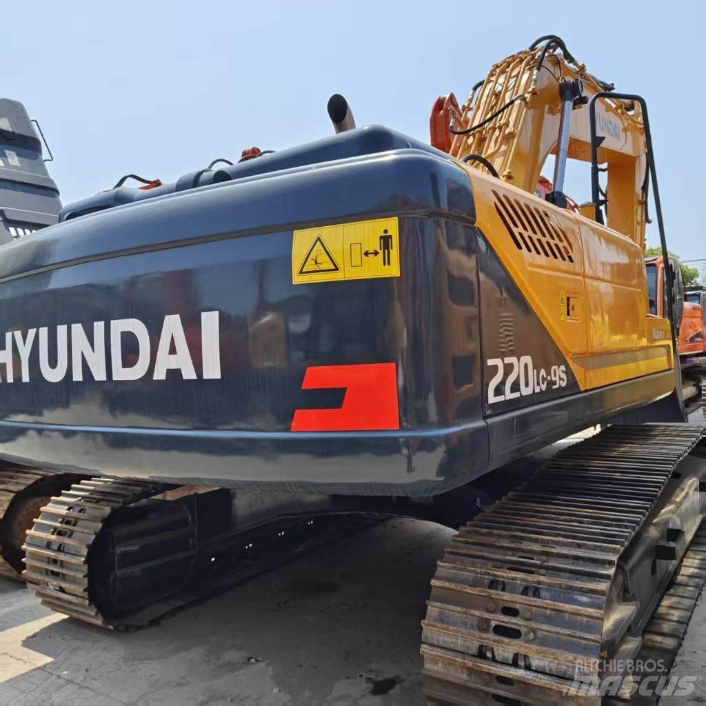 Hyundai Robex 220-9 Raupenbagger