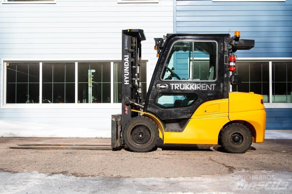 Hyundai 35 DA-9 Diesel Stapler