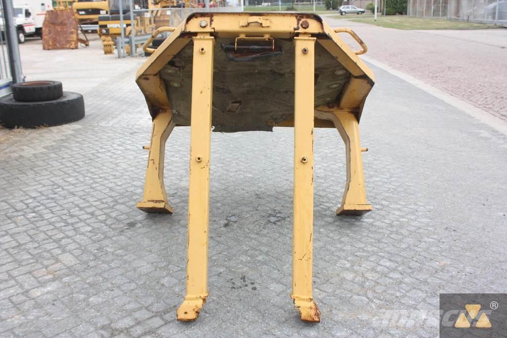 CAT D8N O-rops cab Kabinen