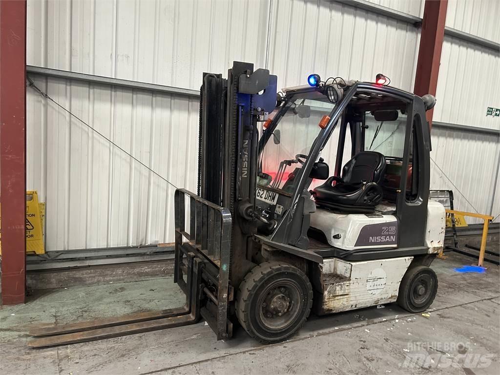 Nissan U1D2A25 Gas Stapler