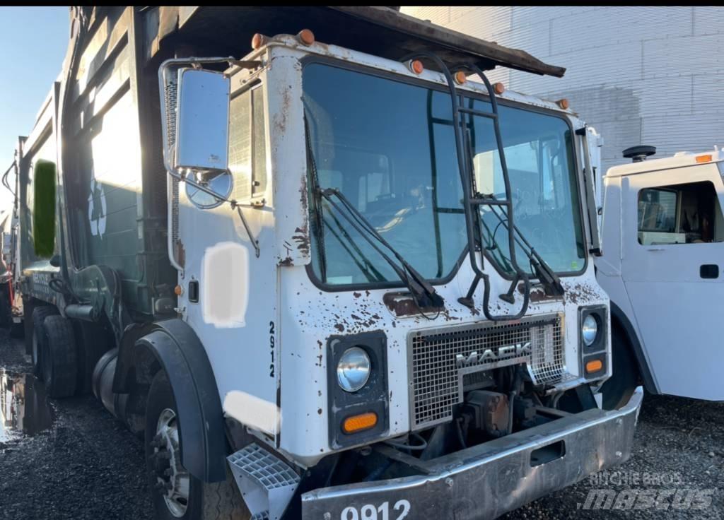 Mack MR600 Müllwagen