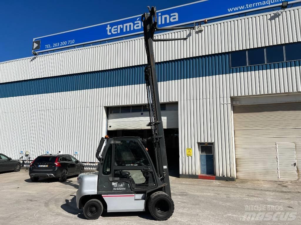 Nissan DX 30 Diesel Stapler
