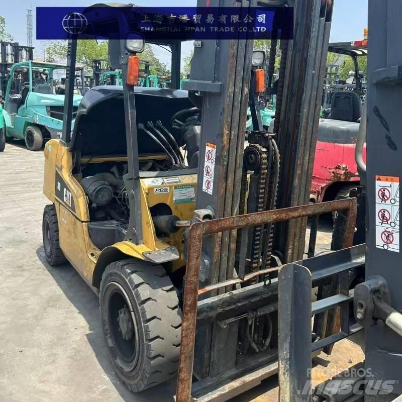 CAT 30 Diesel Stapler