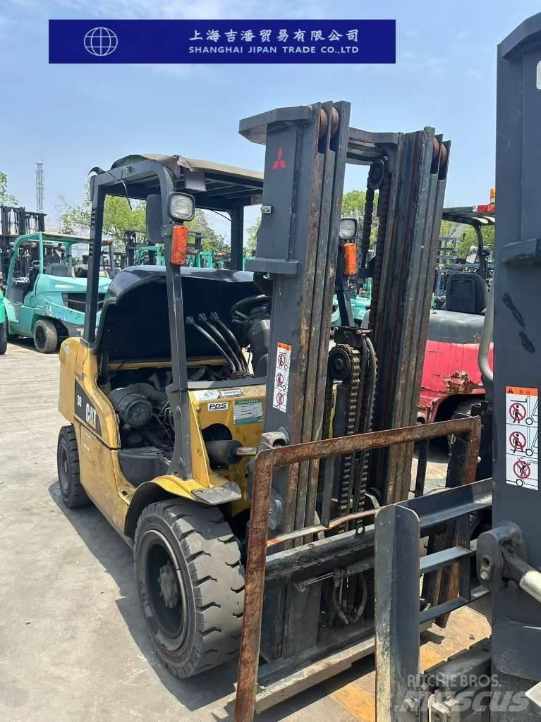 CAT 30 Diesel Stapler