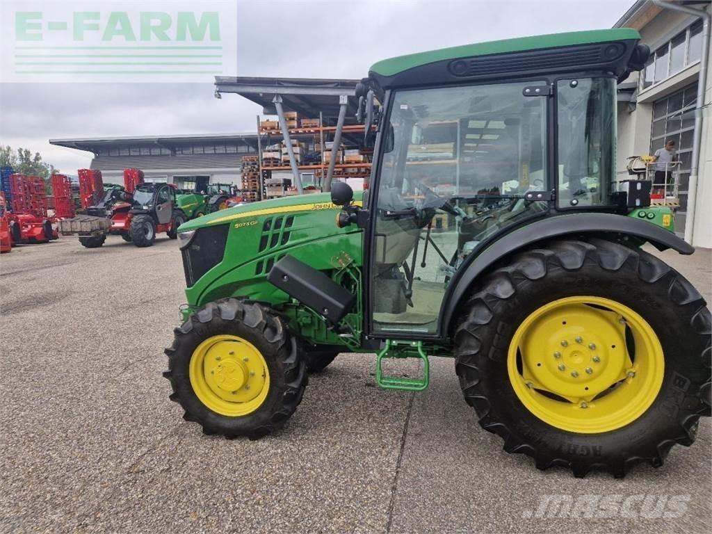 John Deere 5075 GF Traktoren
