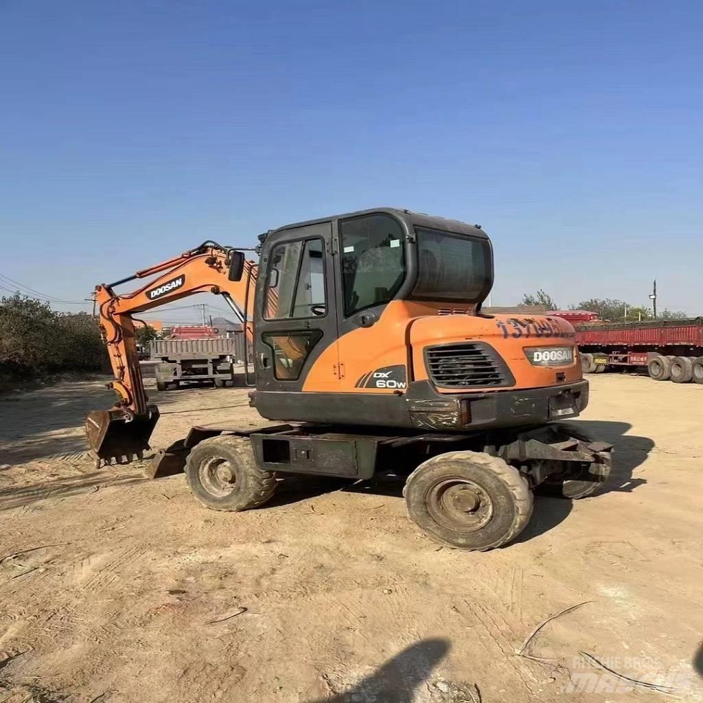 Doosan DX60W Mobilbagger