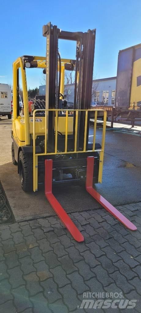 Hyster H 2.0 FT Gas Stapler