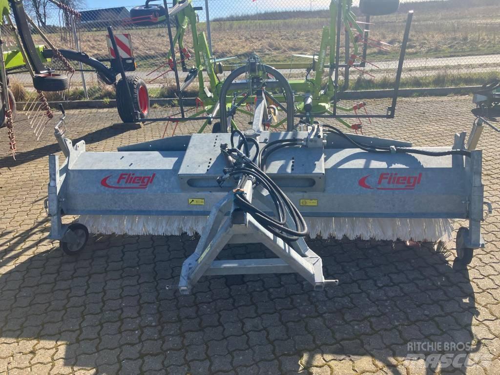 Fliegl Kost 2,8 m. Sonstiges Traktorzubehör