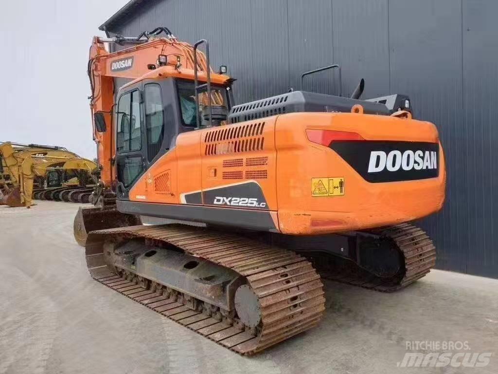 Doosan DX 225 LC Raupenbagger