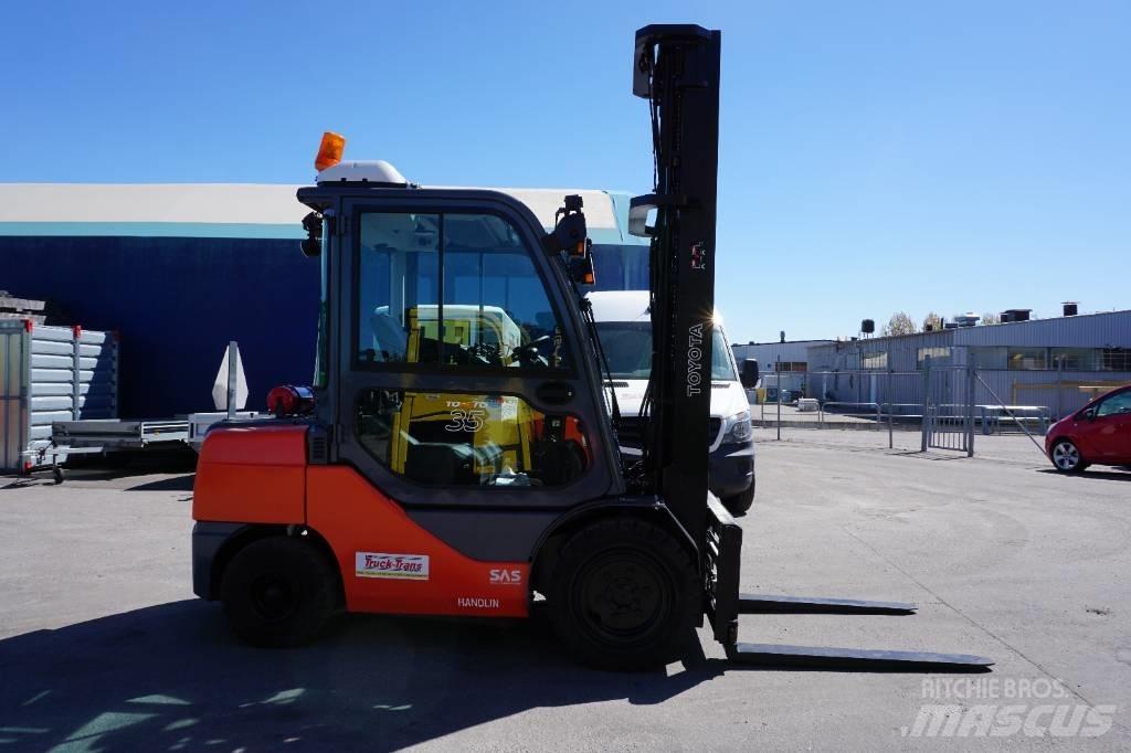 Toyota 52-8FDJF35 Diesel Stapler