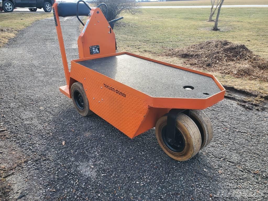 Taylor-Dunn SC100 Schlepper