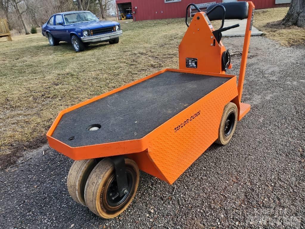 Taylor-Dunn SC100 Schlepper