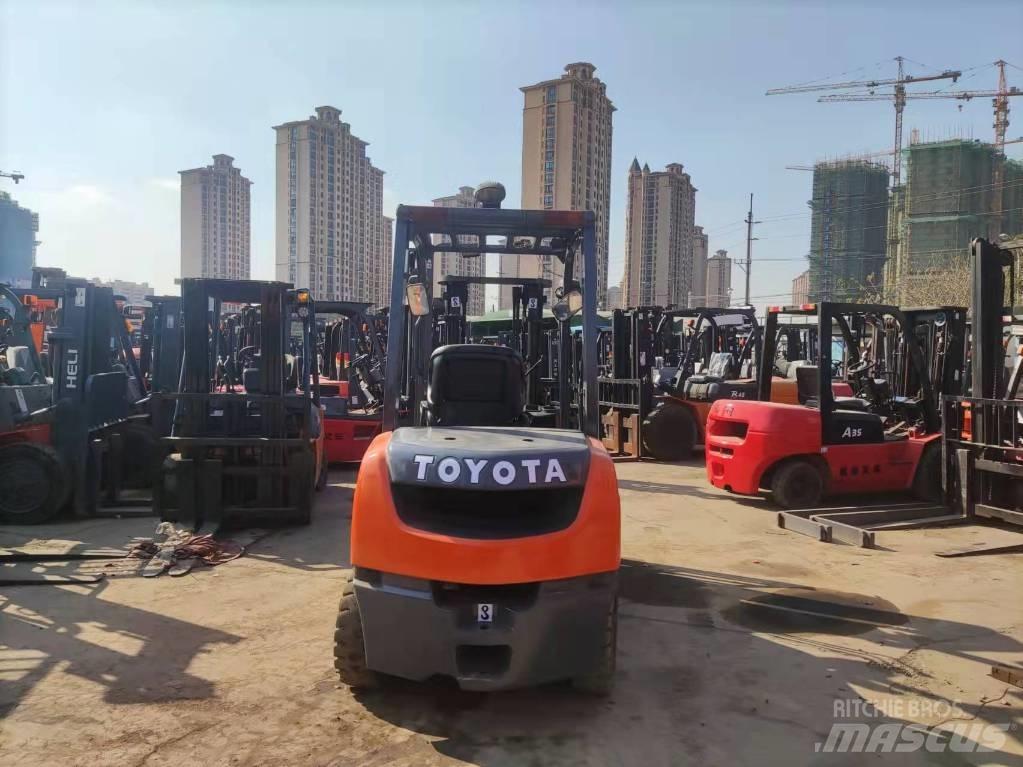 Toyota 8fd30 Diesel Stapler