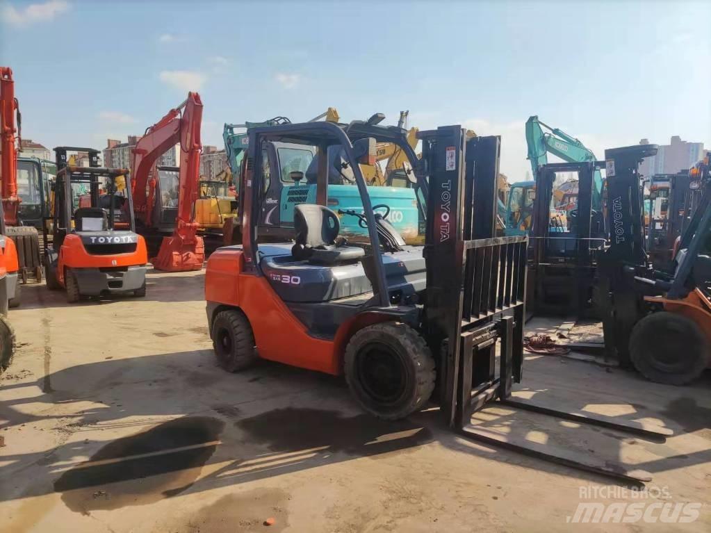 Toyota 8fd30 Diesel Stapler