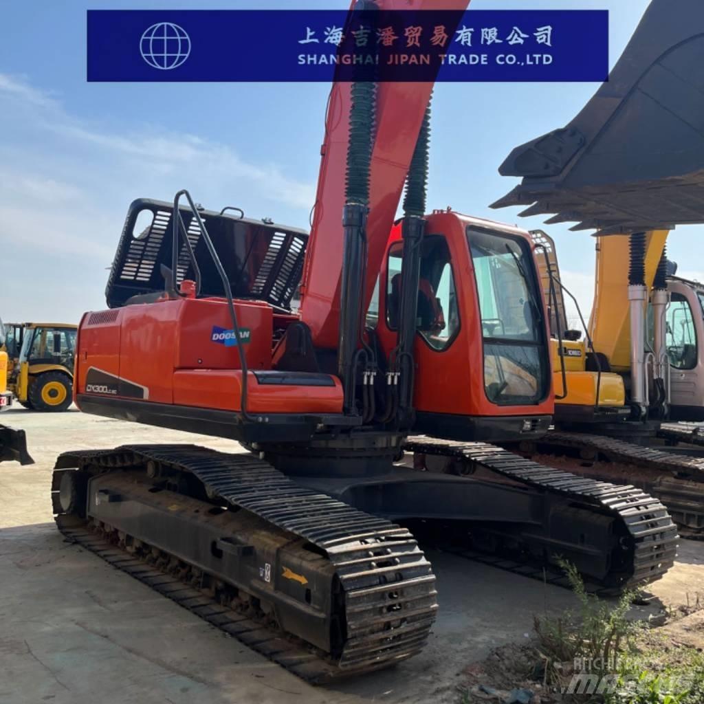 Doosan DX 300 Raupenbagger