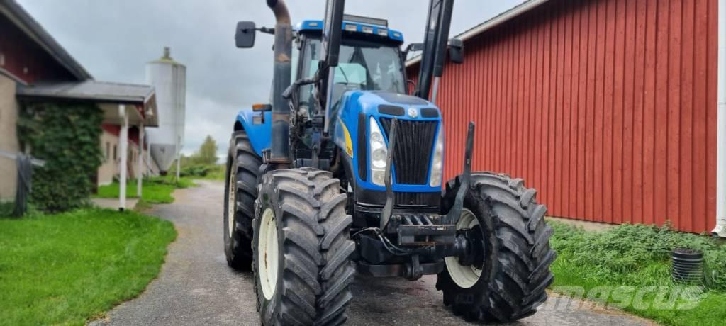 New Holland T 8040 Traktoren