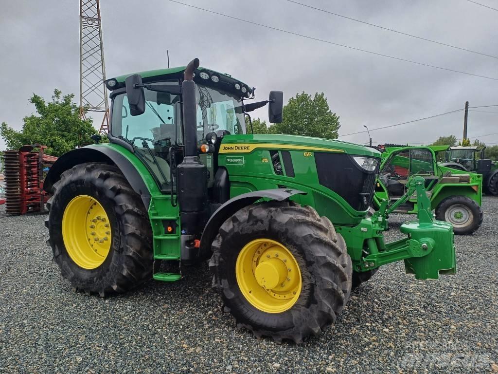 John Deere 6R 215 Traktoren