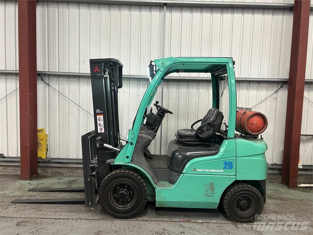 Mitsubishi FG25N Gas Stapler