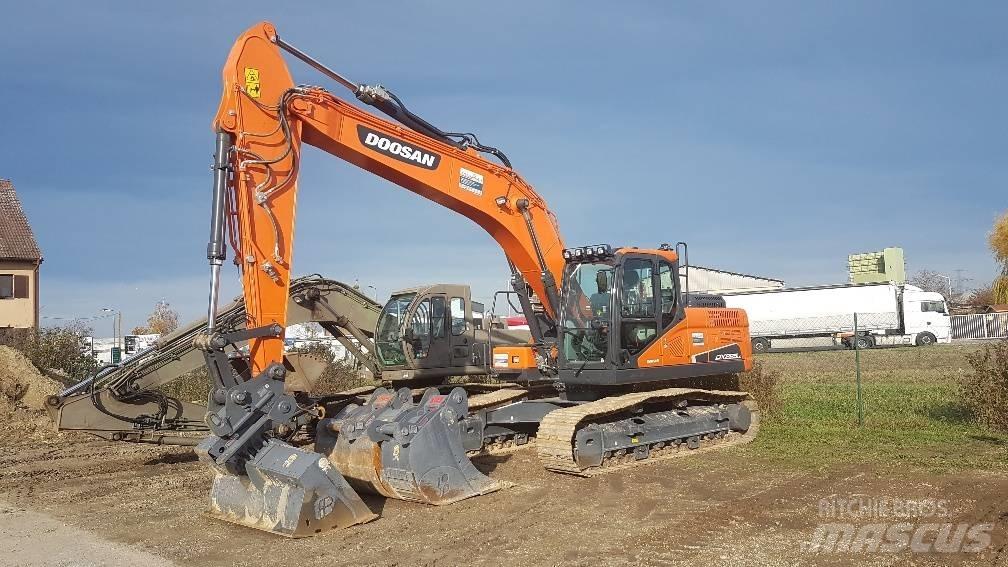 Doosan DX 225 Raupenbagger