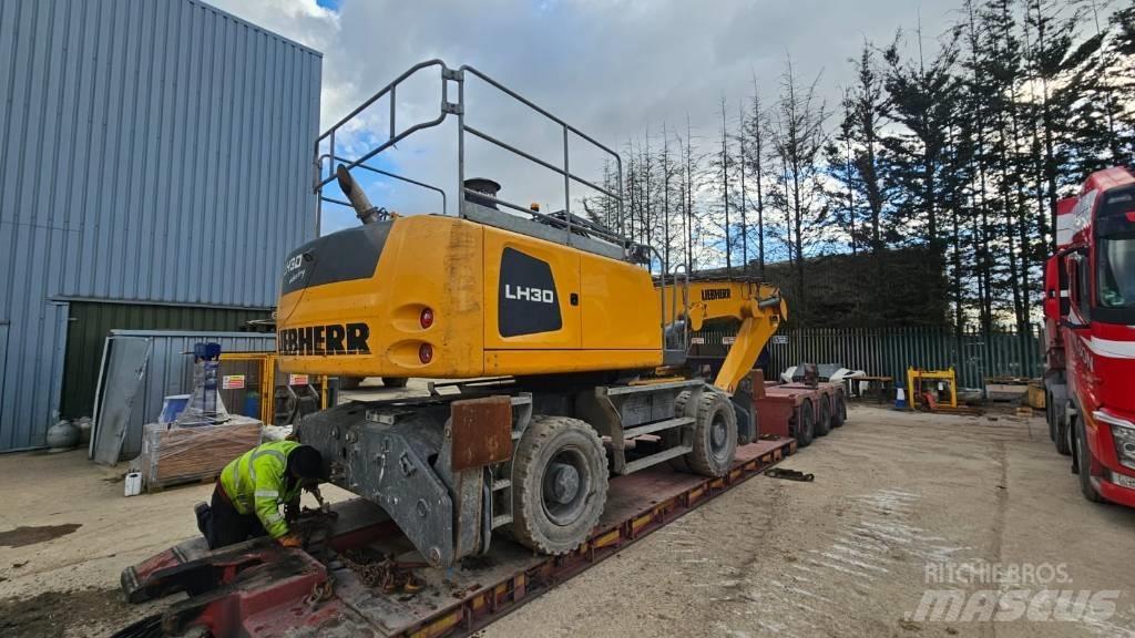 Liebherr LH 30 M Materialumschlag
