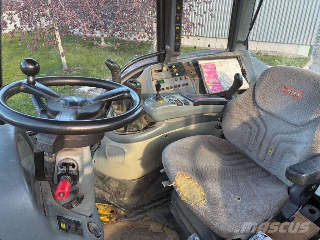 Valtra Traktor T 140 Traktoren