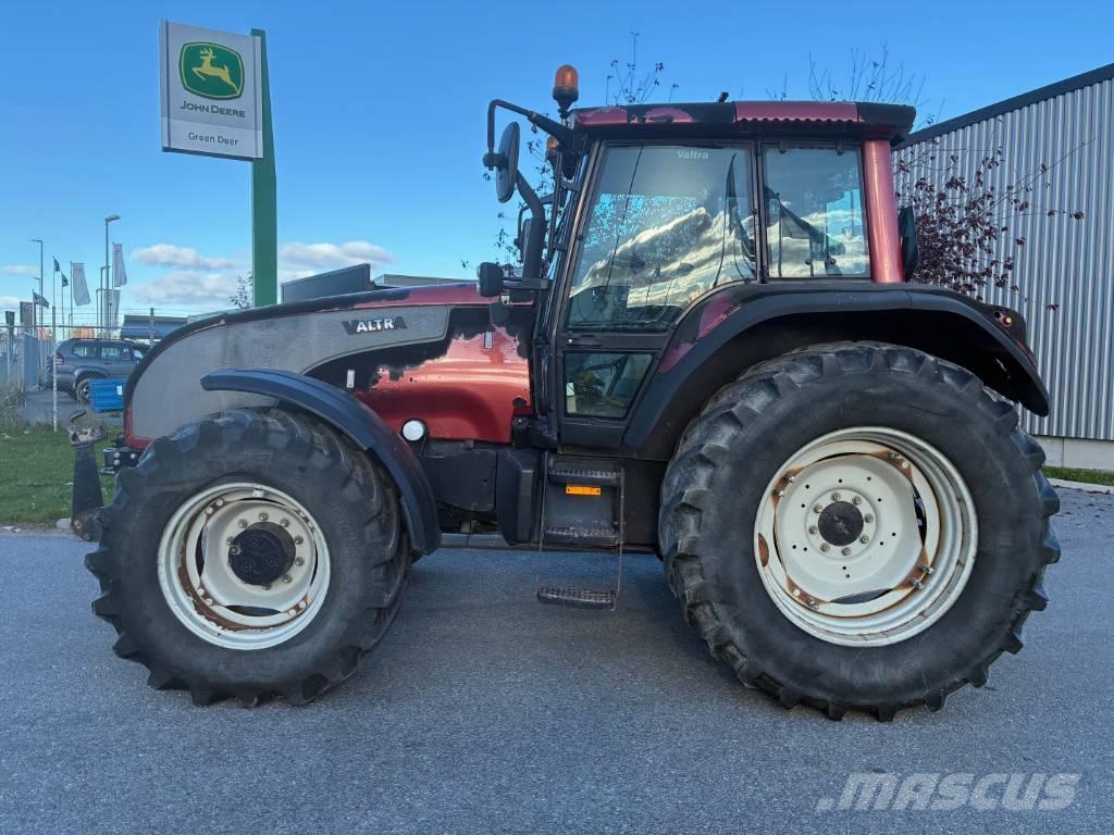 Valtra Traktor T 140 Traktoren