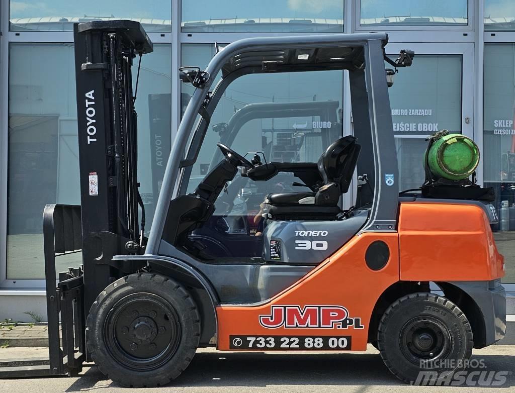 Toyota 8 FG 30 F Gas Stapler