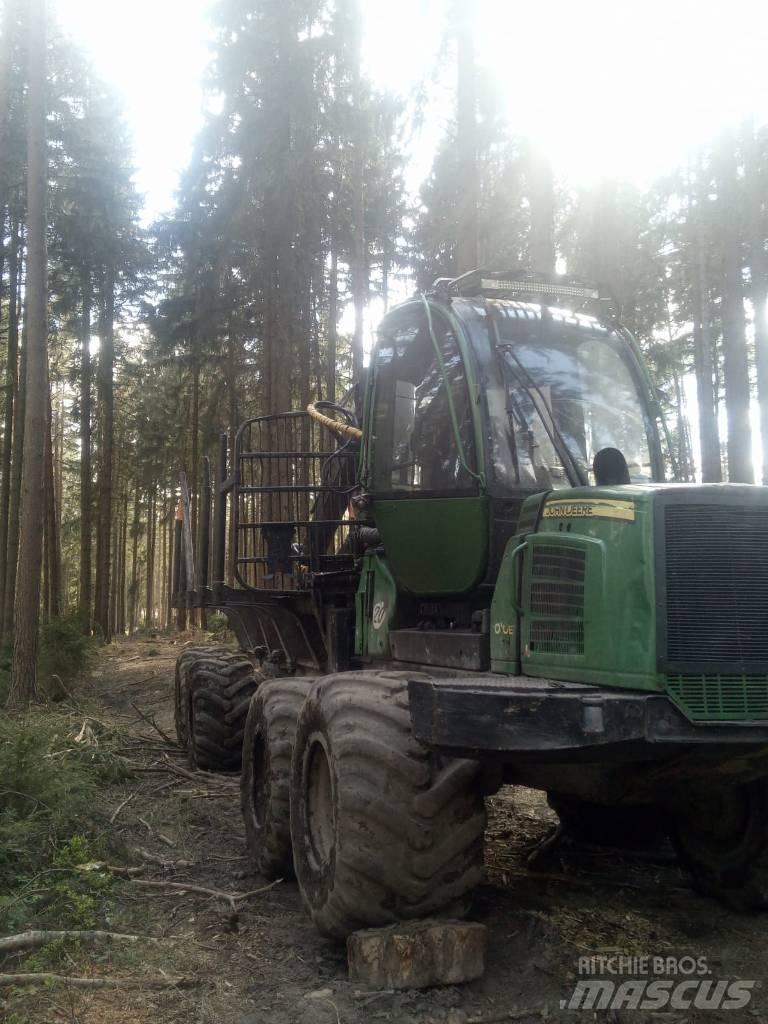 John Deere 1010 E Forwarder