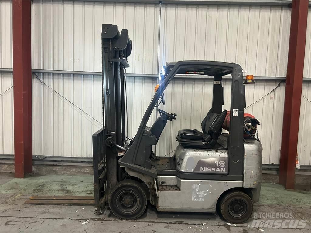 Nissan P1D1A18LQ Gas Stapler