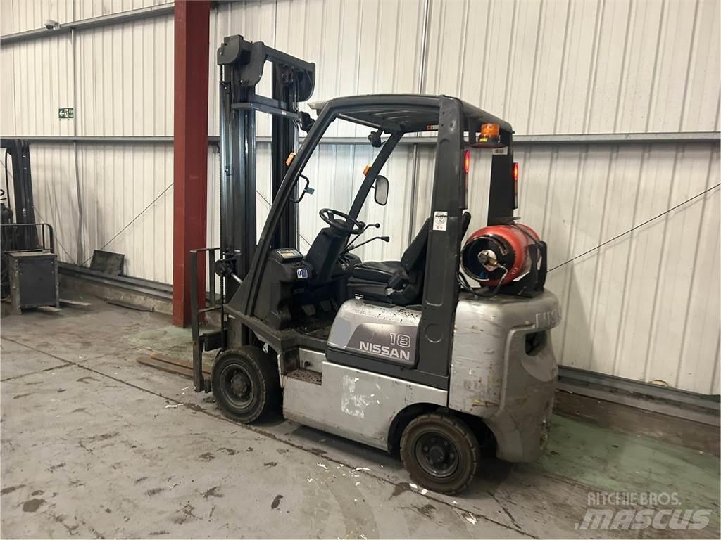 Nissan P1D1A18LQ Gas Stapler