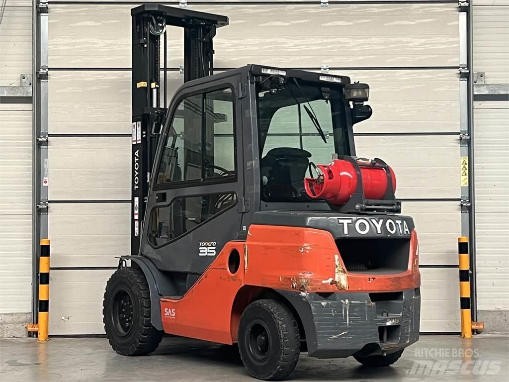 Toyota 8FGJF35 Gas Stapler