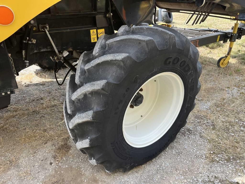 New Holland CSX 7080 Mähdrescher