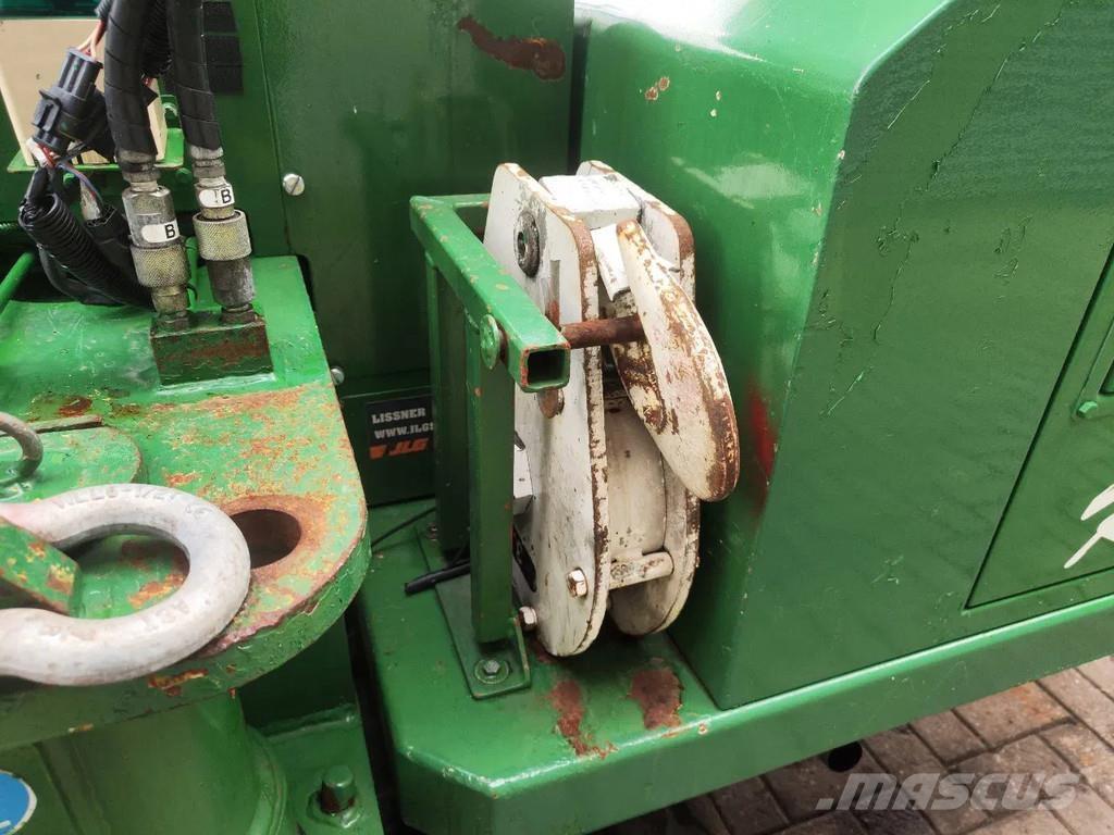 Unic URW 706 CDE Raupenkrane