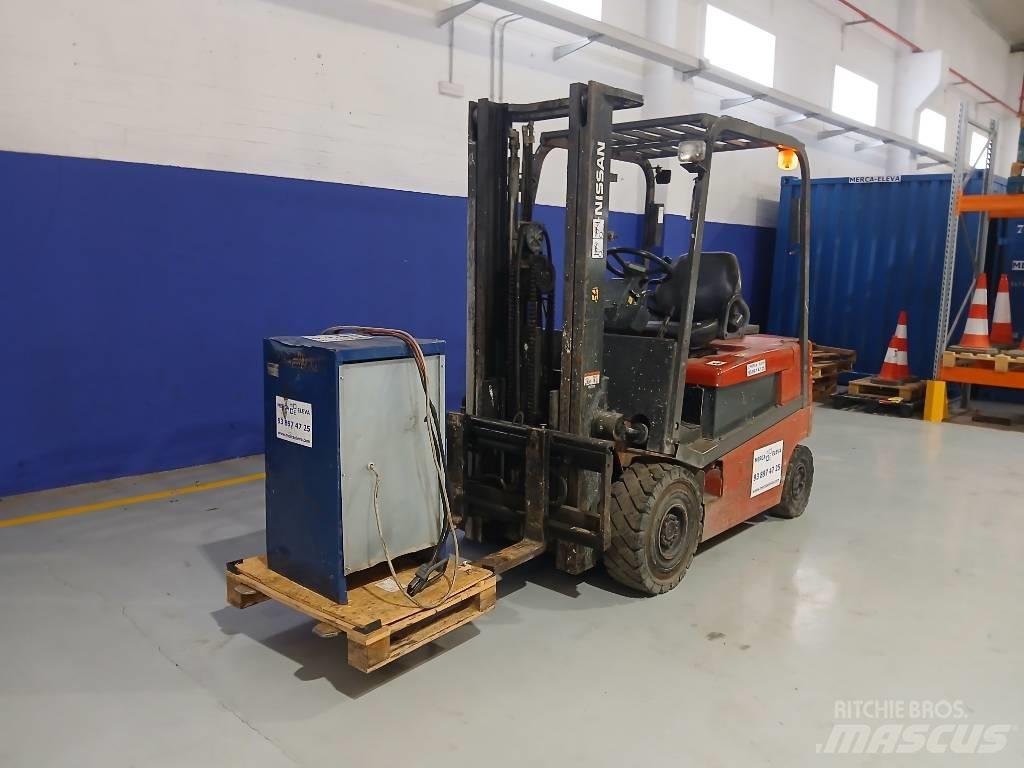 Nissan Q02 L 20 CU Elektro Stapler