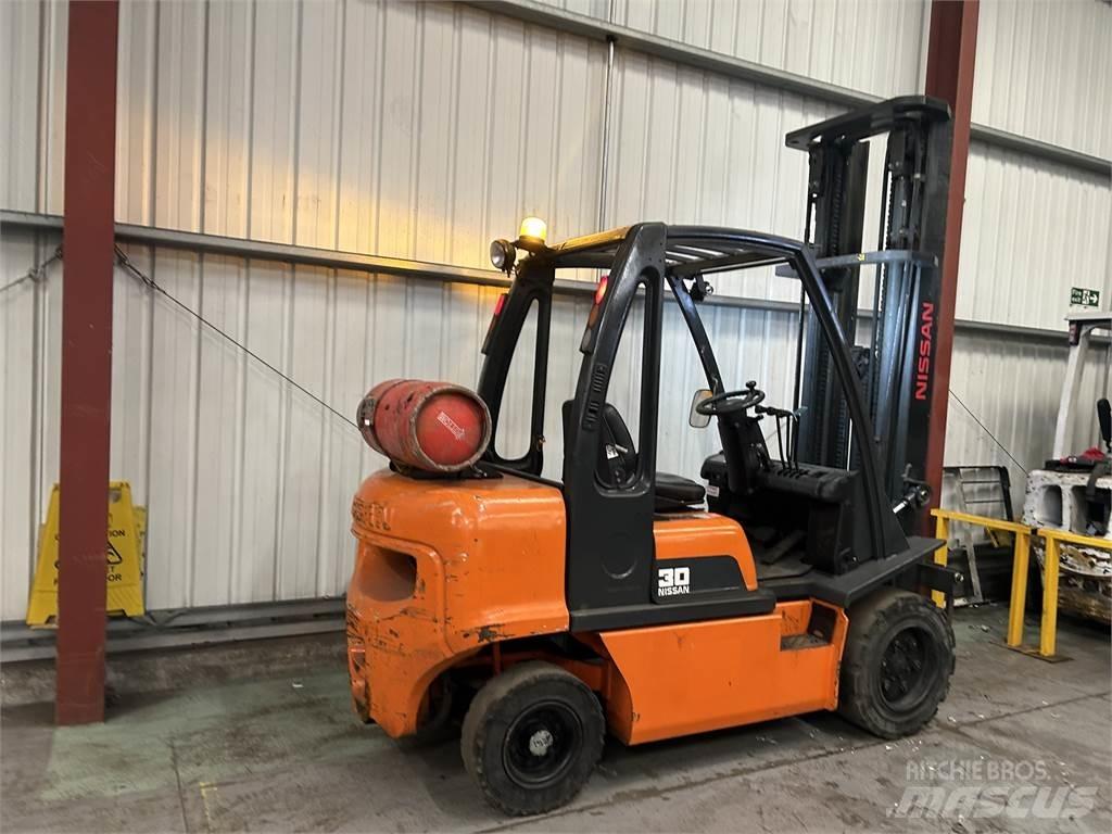 Nissan UGDO2A30PQ Gas Stapler