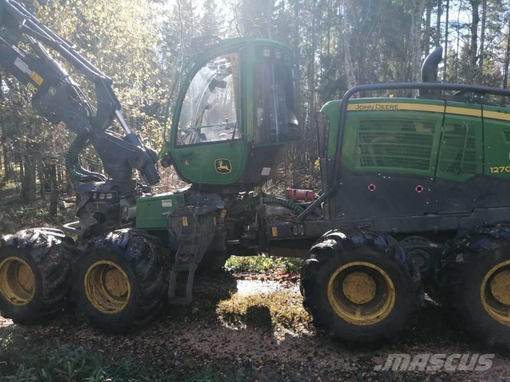 John Deere 1270 G Harvester