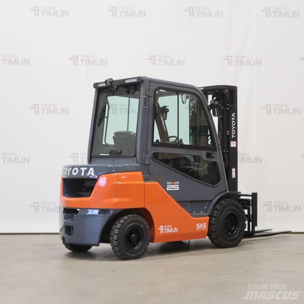 Toyota 52-8FDF25 Diesel Stapler