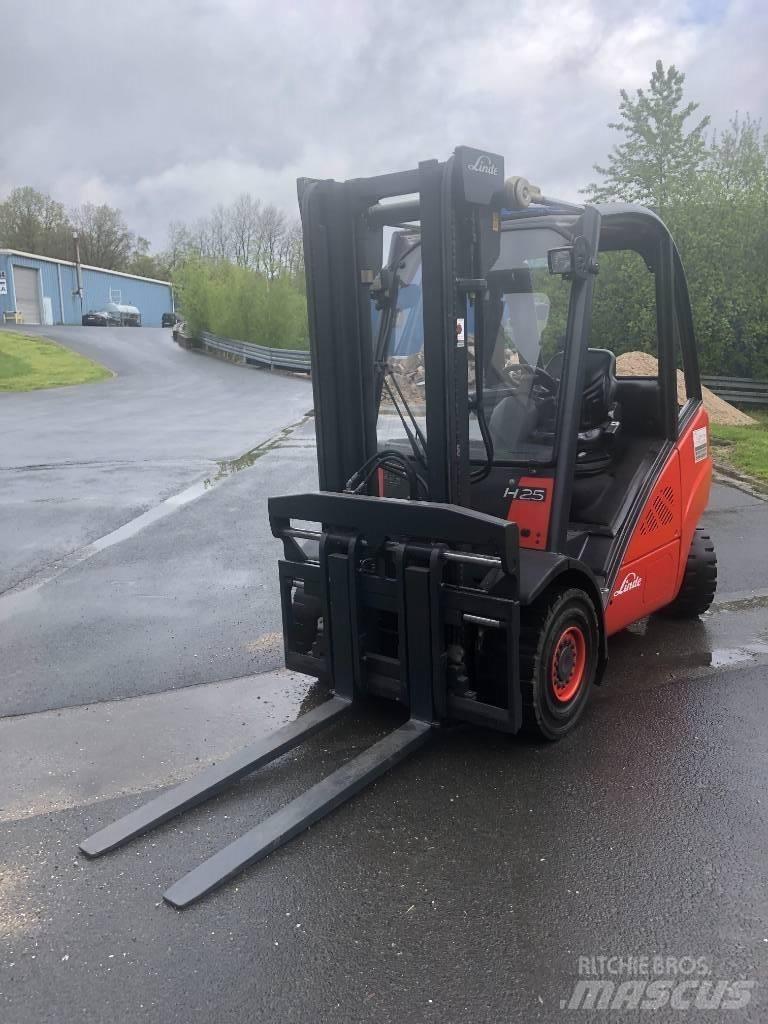 Linde H25T Gas Stapler
