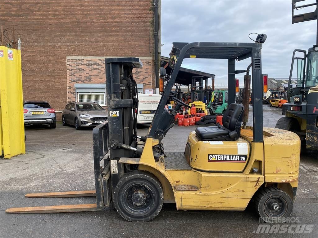 CAT DP25K Diesel Stapler