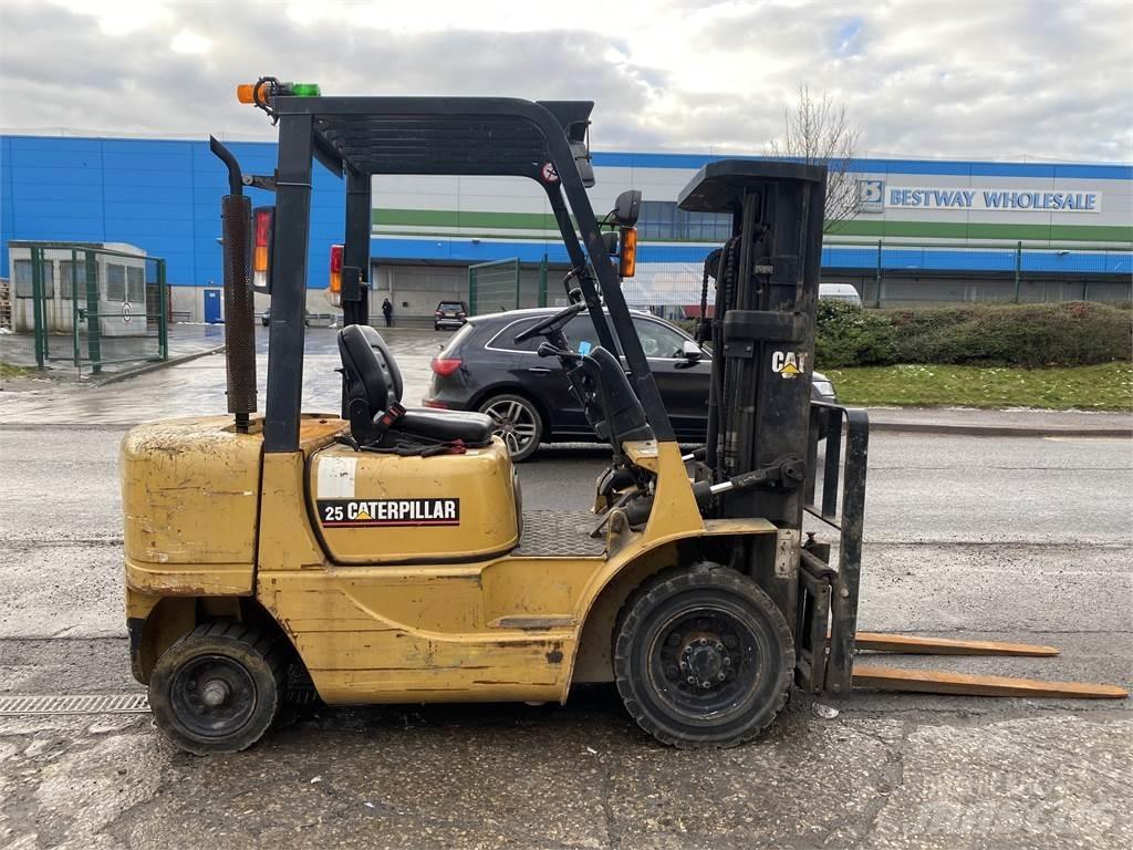 CAT DP25K Diesel Stapler