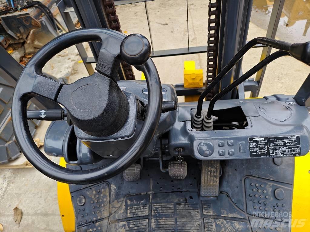 Komatsu 30 Diesel Stapler