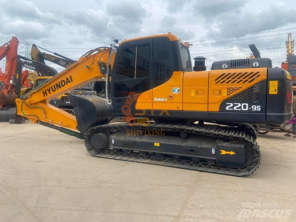 Hyundai Robex 220 Raupenbagger