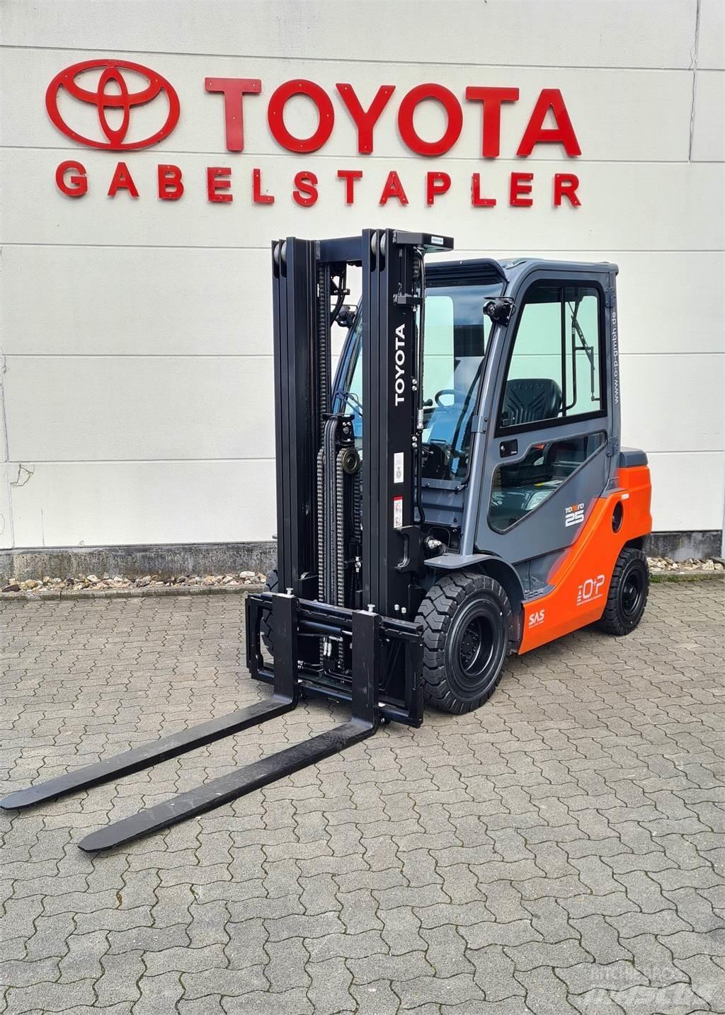 Toyota 52-8FDF25 Diesel Stapler