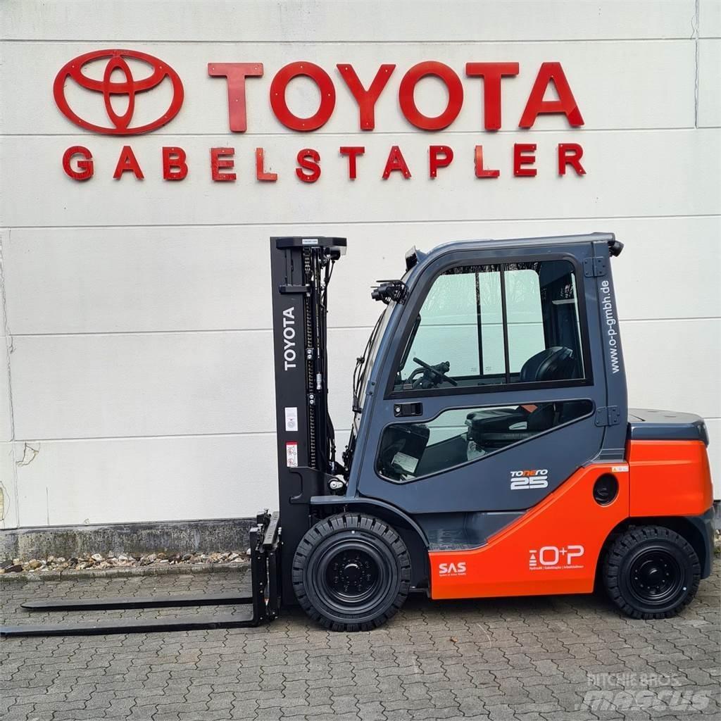 Toyota 52-8FDF25 Diesel Stapler