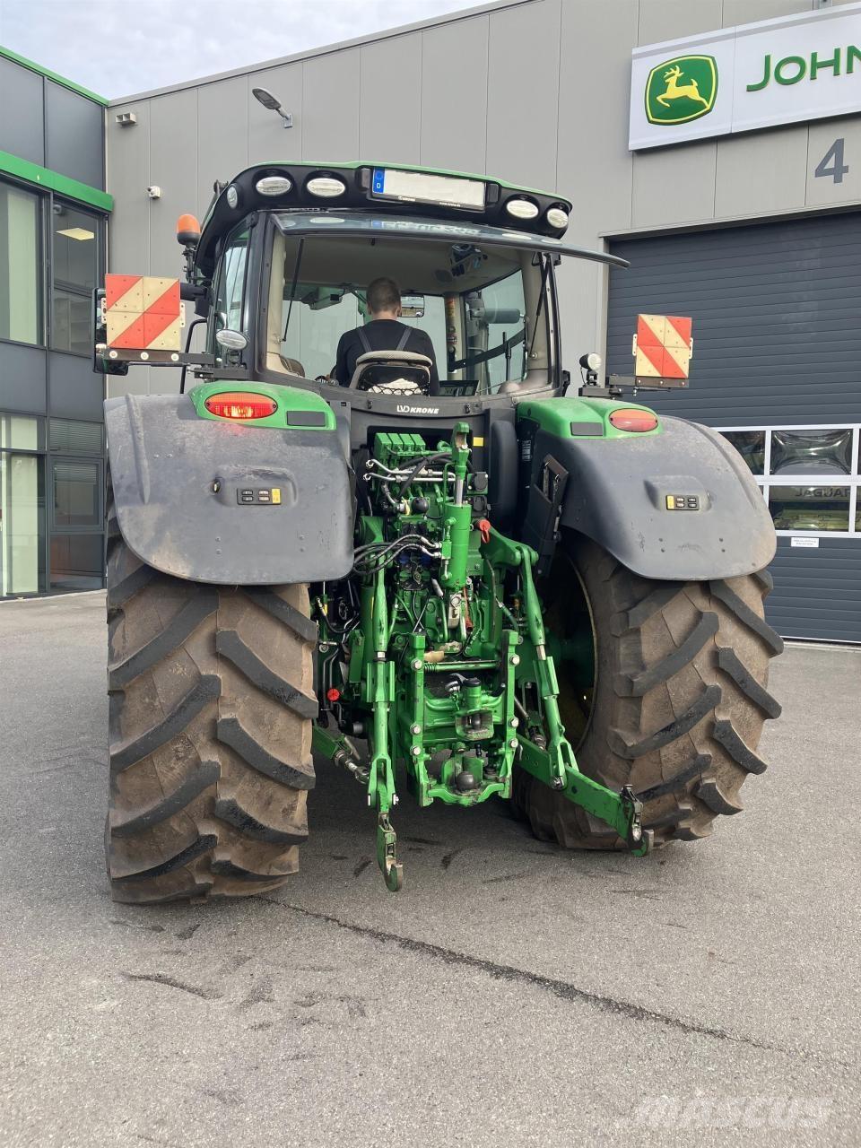 John Deere 6215R Traktoren